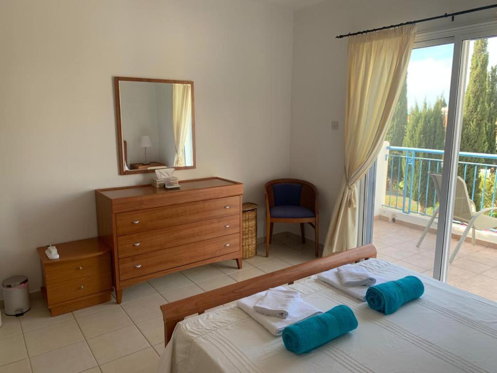 Regina Gardens - Spacious 3 Bed, 2 Bath Maisonette Paphos Exterior photo